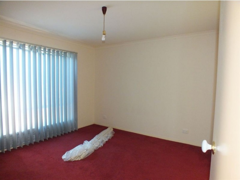 98 Ebony Drive, Pakenham VIC 3810