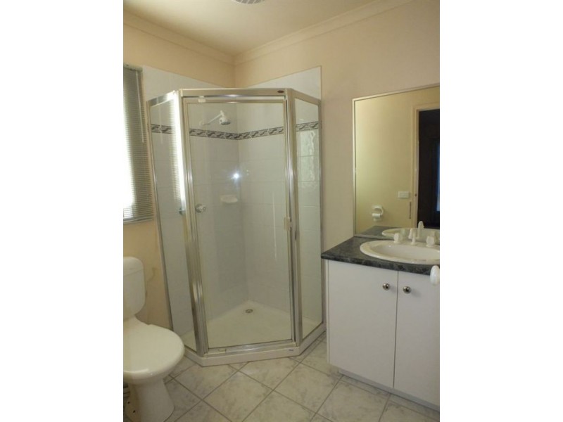 98 Ebony Drive, Pakenham VIC 3810