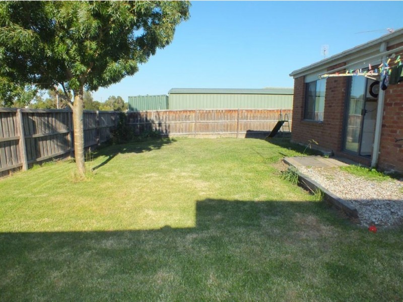 98 Ebony Drive, Pakenham VIC 3810