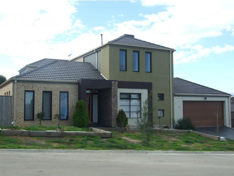 8 Denmark Hill Road, Berwick VIC 3806