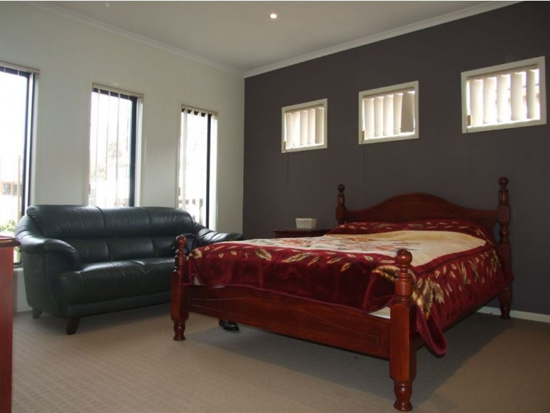 8 Denmark Hill Road, Berwick VIC 3806