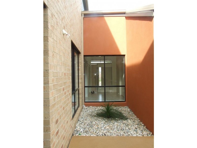 8 Denmark Hill Road, Berwick VIC 3806