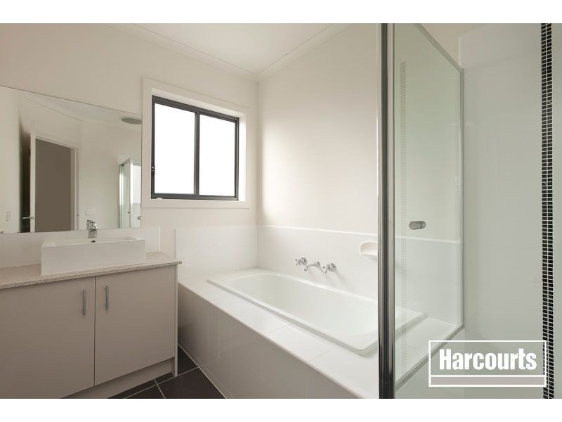 25 Elderberry Way, Pakenham VIC 3810