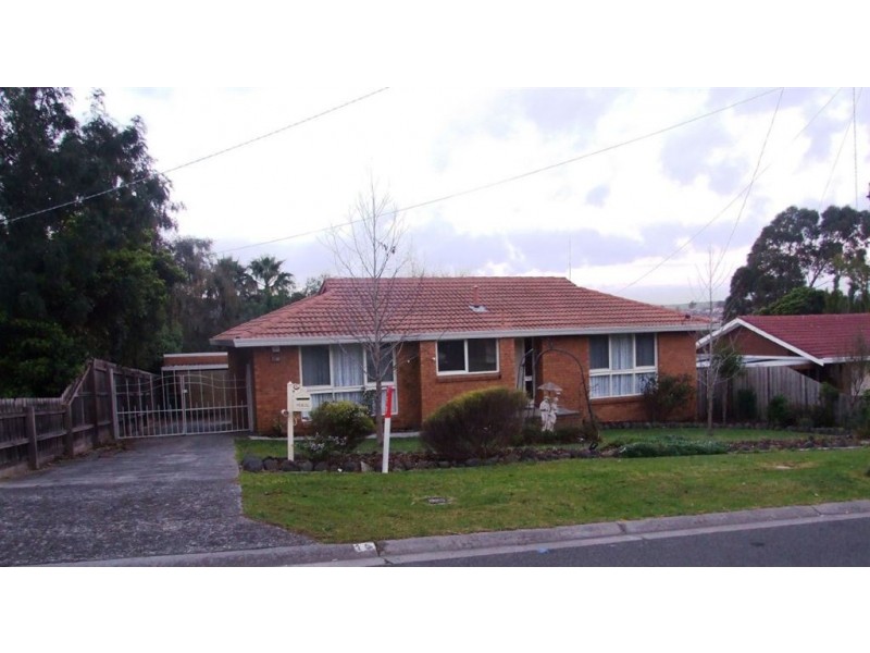 15 Thwaites Road, Pakenham VIC 3810