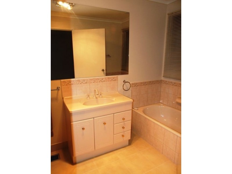 15 Thwaites Road, Pakenham VIC 3810