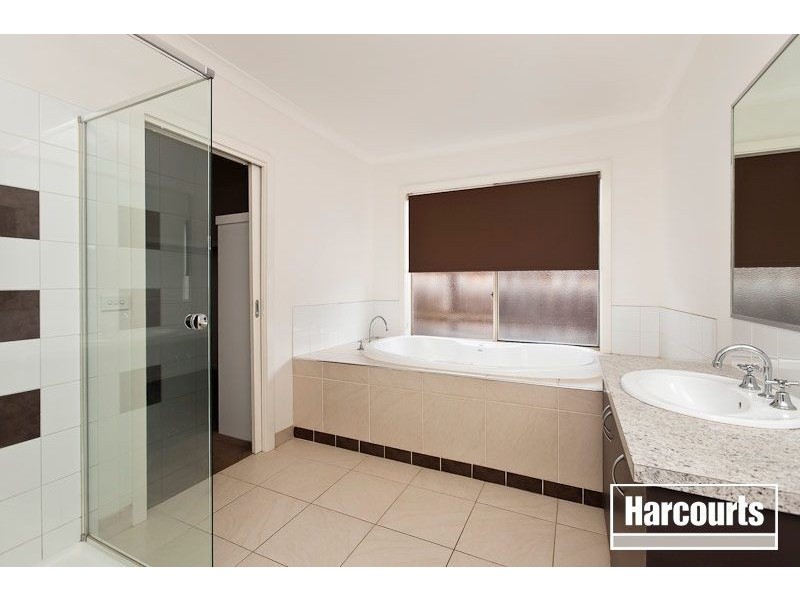 4 Tyrone Avenue, Pakenham VIC 3810