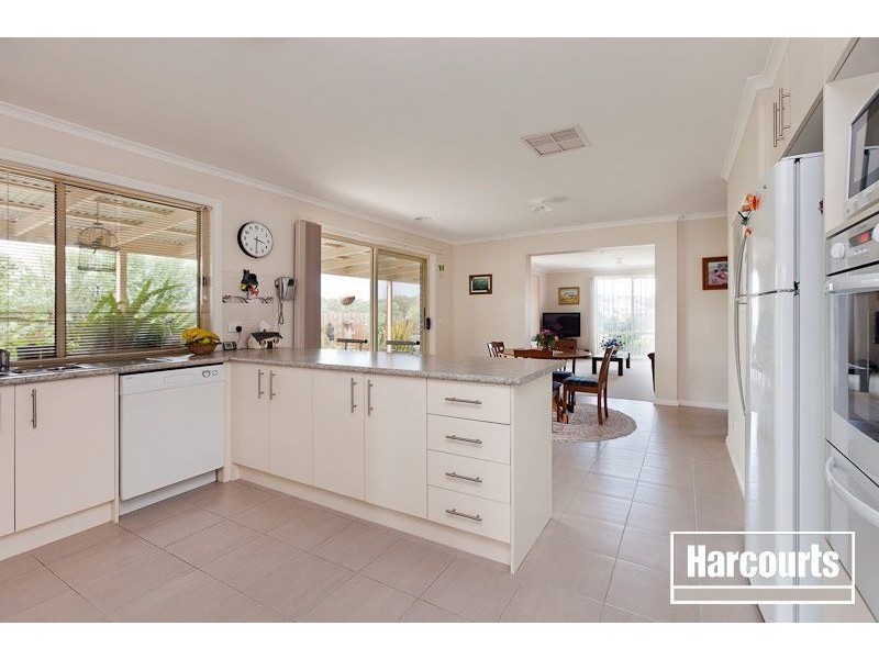 8 Torre Road, Pakenham VIC 3810