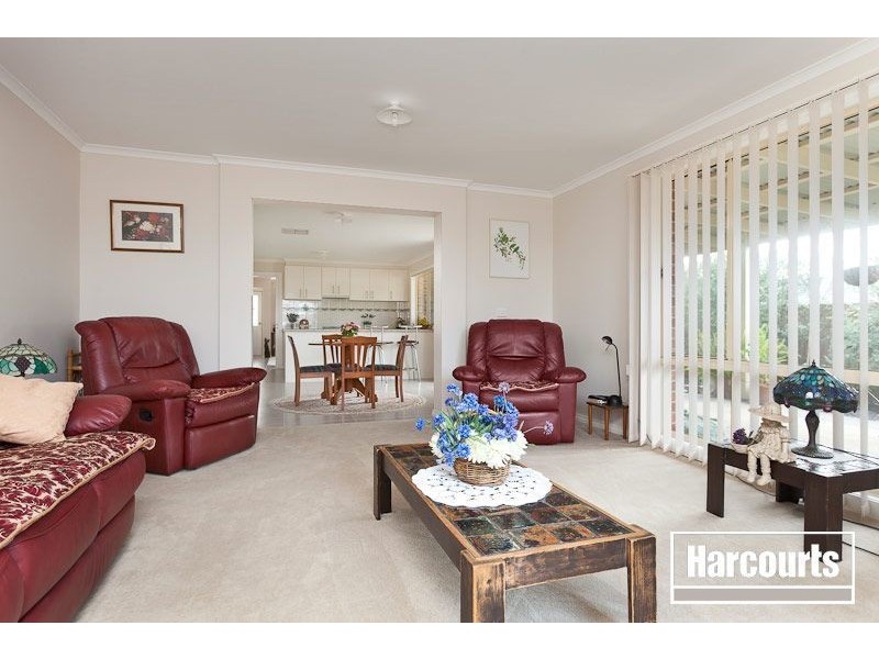 8 Torre Road, Pakenham VIC 3810
