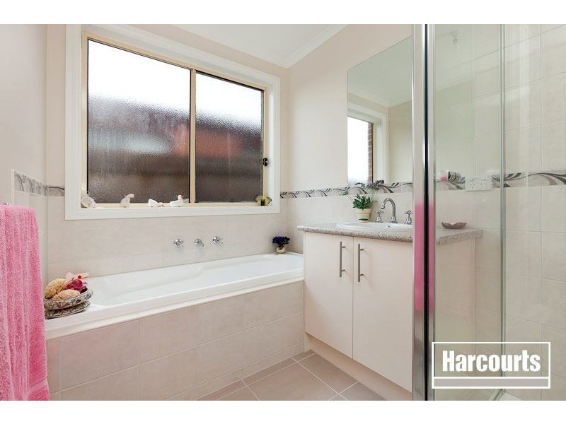 8 Torre Road, Pakenham VIC 3810