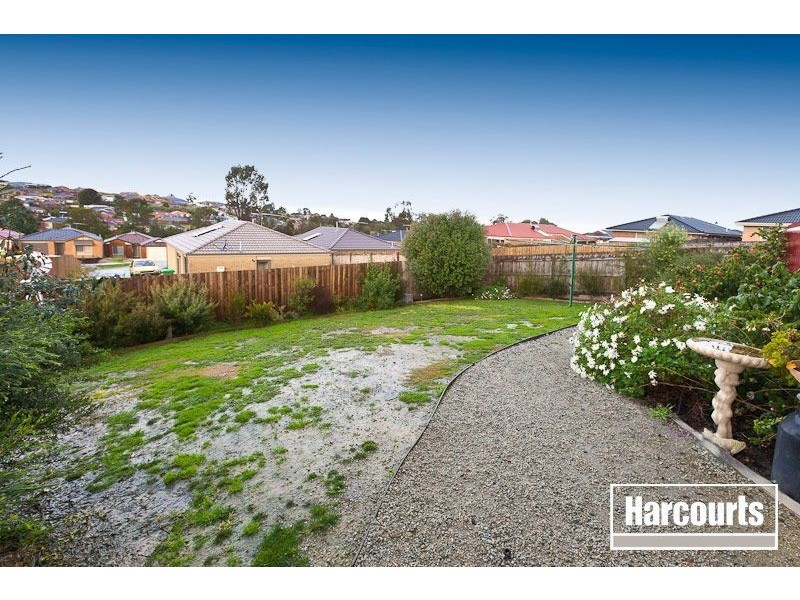 8 Torre Road, Pakenham VIC 3810
