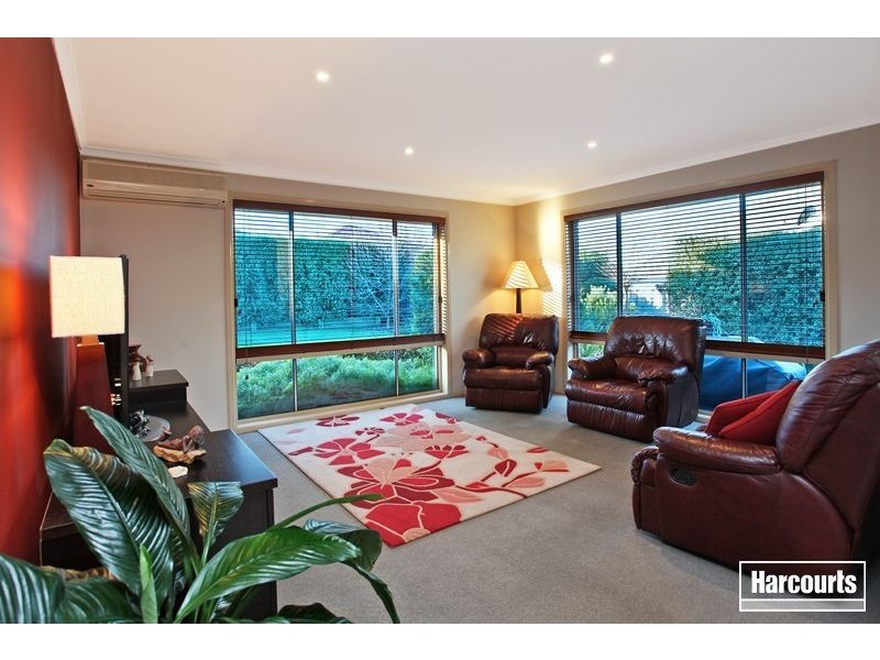 4 Banks Road, Pakenham VIC 3810