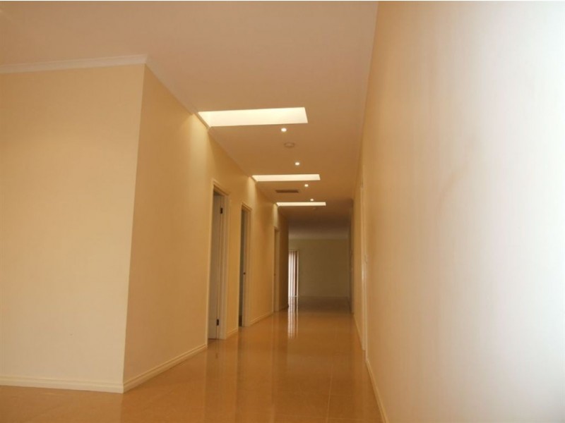 9 Colonial Way, Pakenham VIC 3810