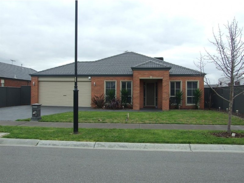 4 Veitch Court, Pakenham VIC 3810