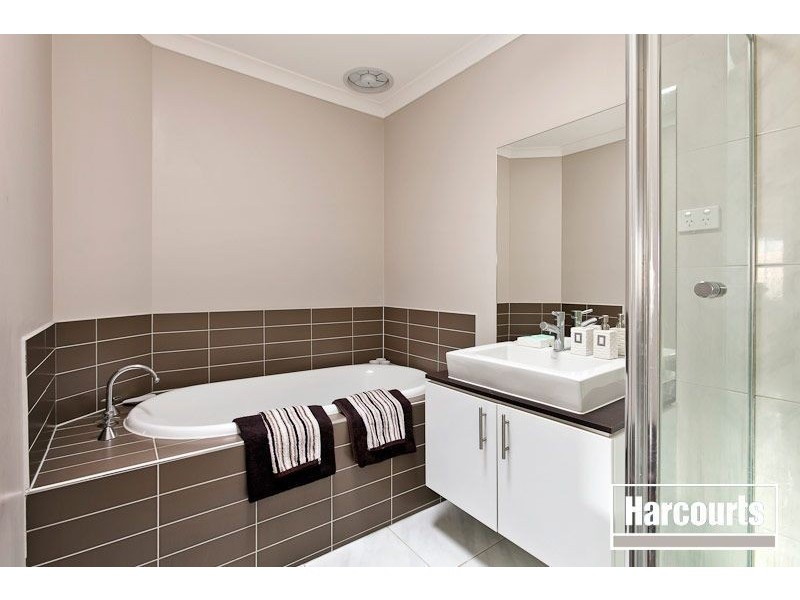 47 Greendale Bvd, Pakenham VIC 3810