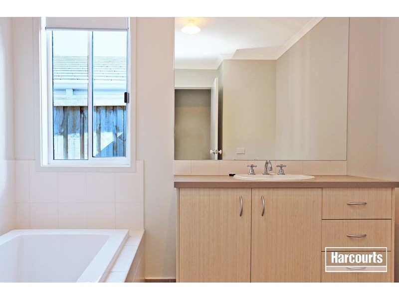 28 Kimberley Grove, Pakenham VIC 3810