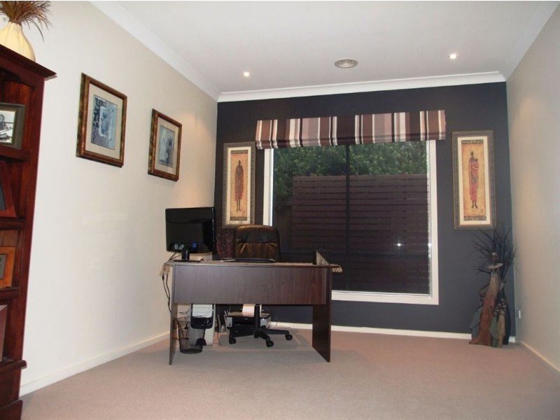 9 Reidel Avenue, Pakenham VIC 3810