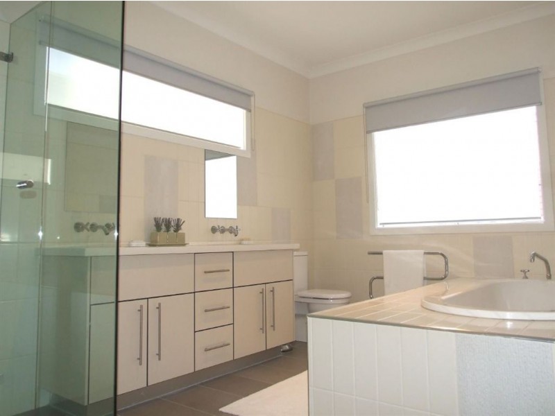 9 Reidel Avenue, Pakenham VIC 3810