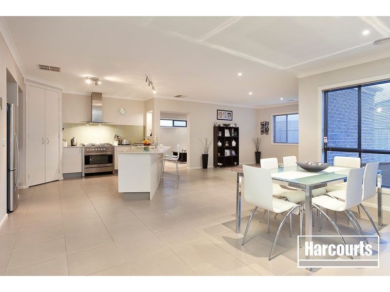 24 Gallery Way, Pakenham VIC 3810
