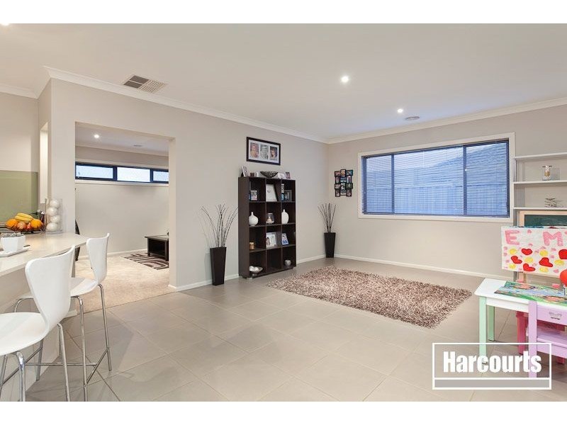 24 Gallery Way, Pakenham VIC 3810