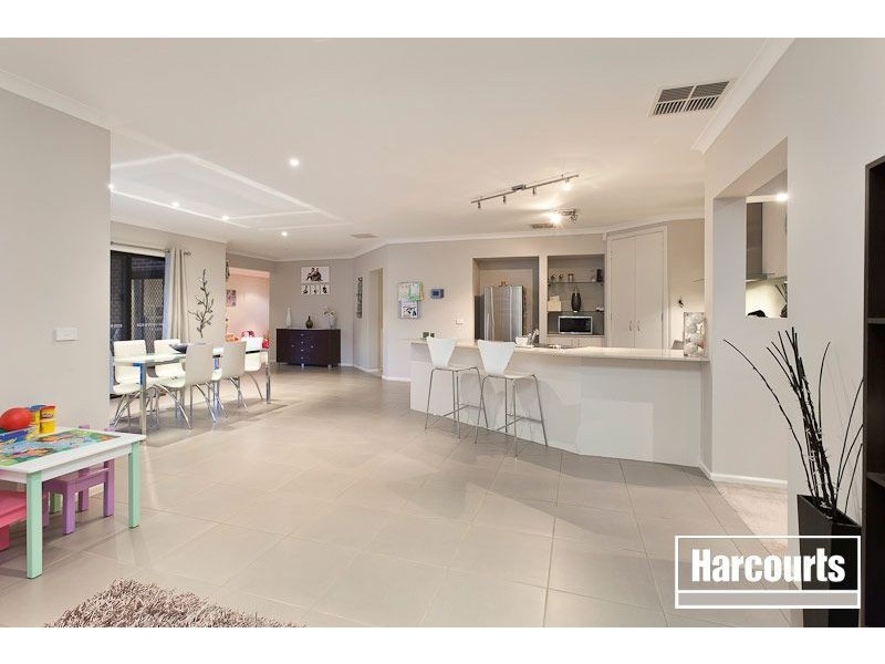 24 Gallery Way, Pakenham VIC 3810