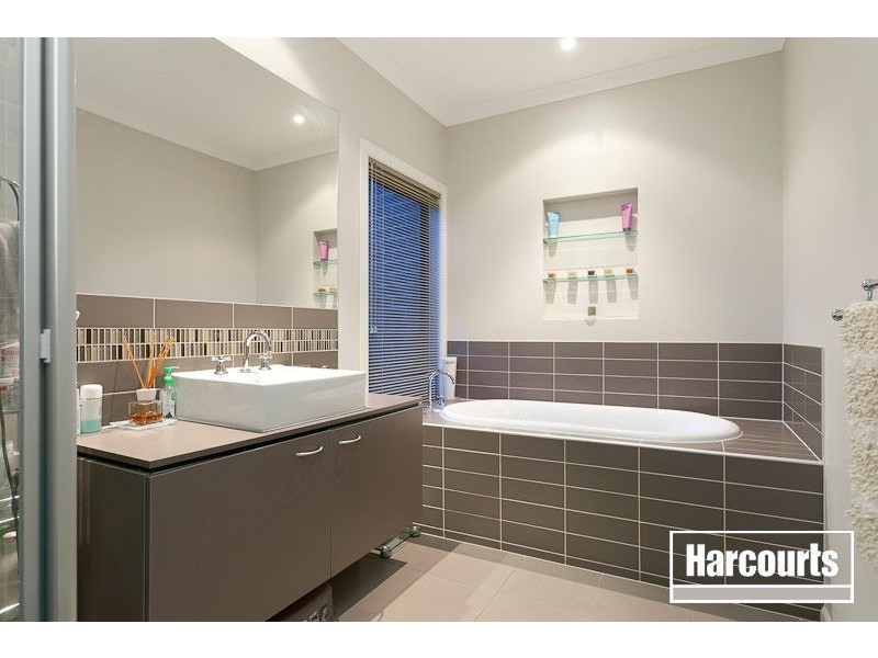 24 Gallery Way, Pakenham VIC 3810