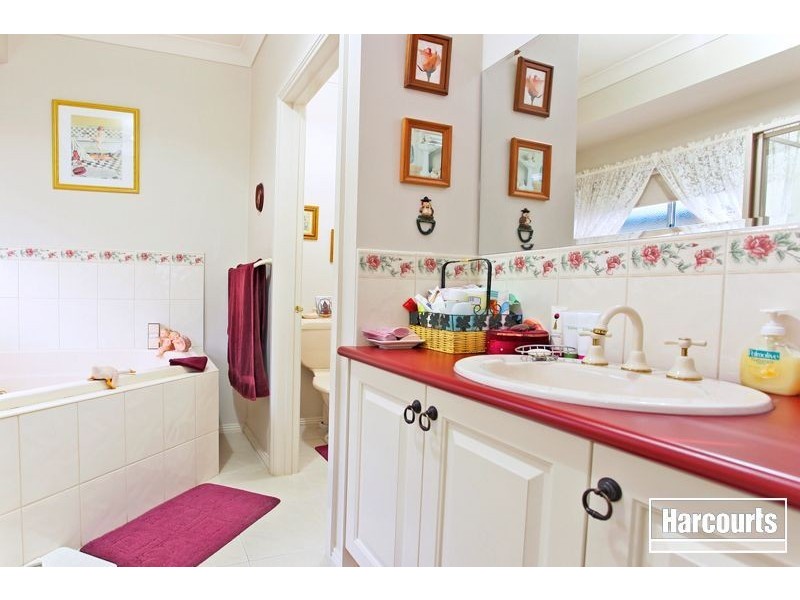 10 Iris Place, Pakenham VIC 3810