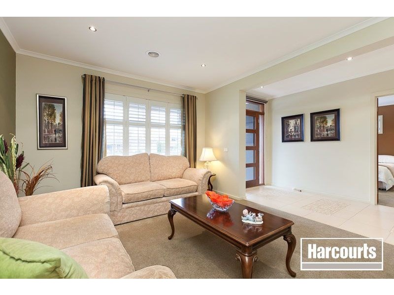 24 Fallingwater Drive, Pakenham VIC 3810