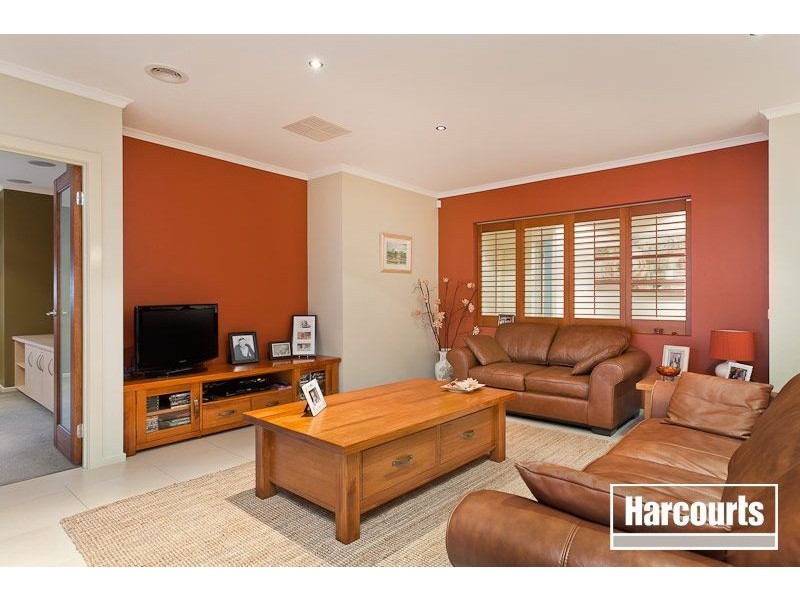 24 Fallingwater Drive, Pakenham VIC 3810