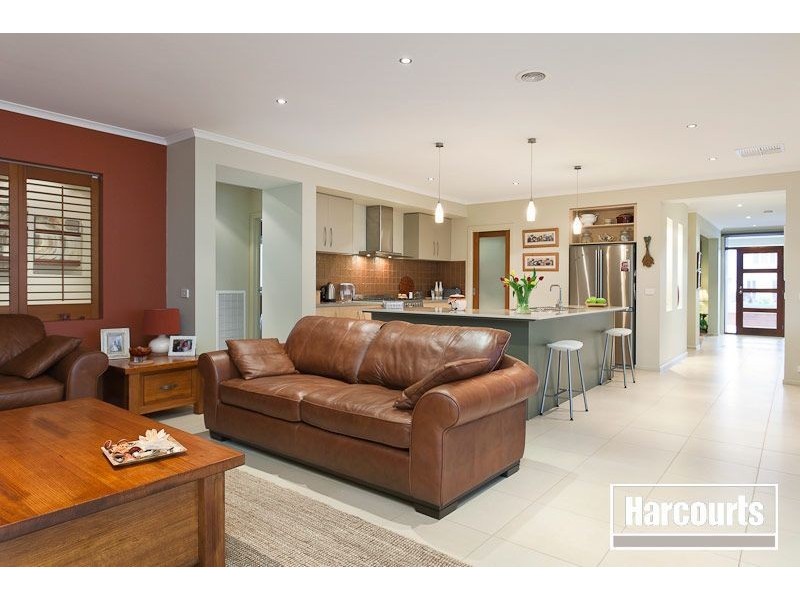 24 Fallingwater Drive, Pakenham VIC 3810