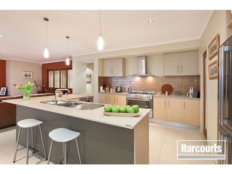 24 Fallingwater Drive, Pakenham VIC 3810