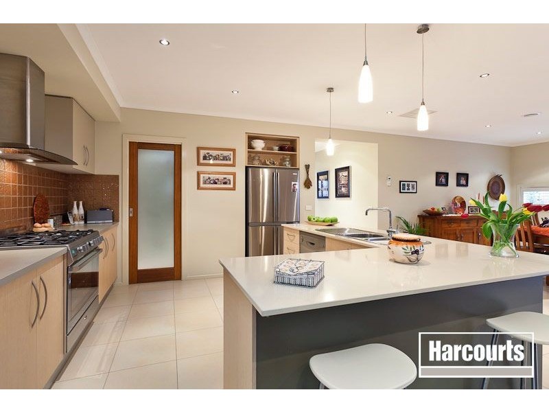 24 Fallingwater Drive, Pakenham VIC 3810