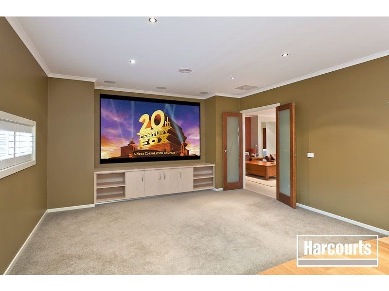 24 Fallingwater Drive, Pakenham VIC 3810