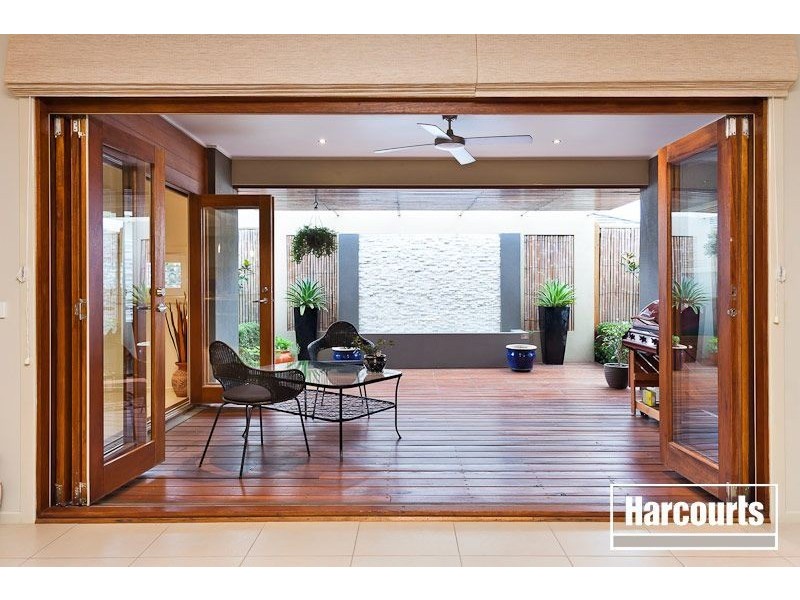 24 Fallingwater Drive, Pakenham VIC 3810