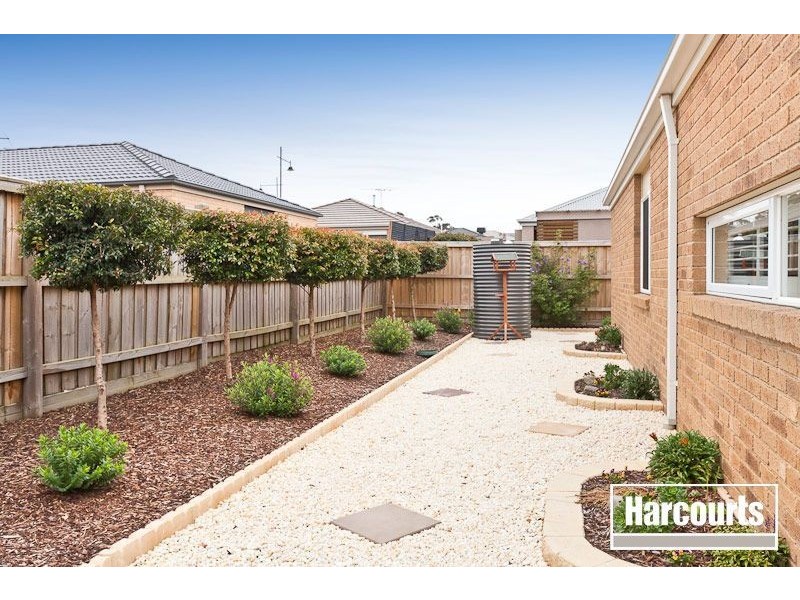 24 Fallingwater Drive, Pakenham VIC 3810