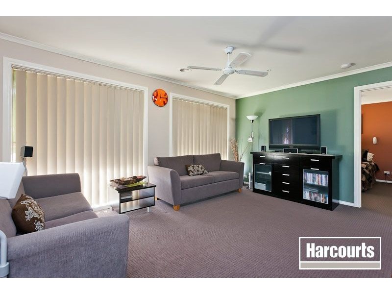 15 Teal Place, Pakenham VIC 3810