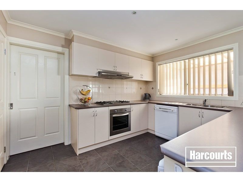 15 Teal Place, Pakenham VIC 3810