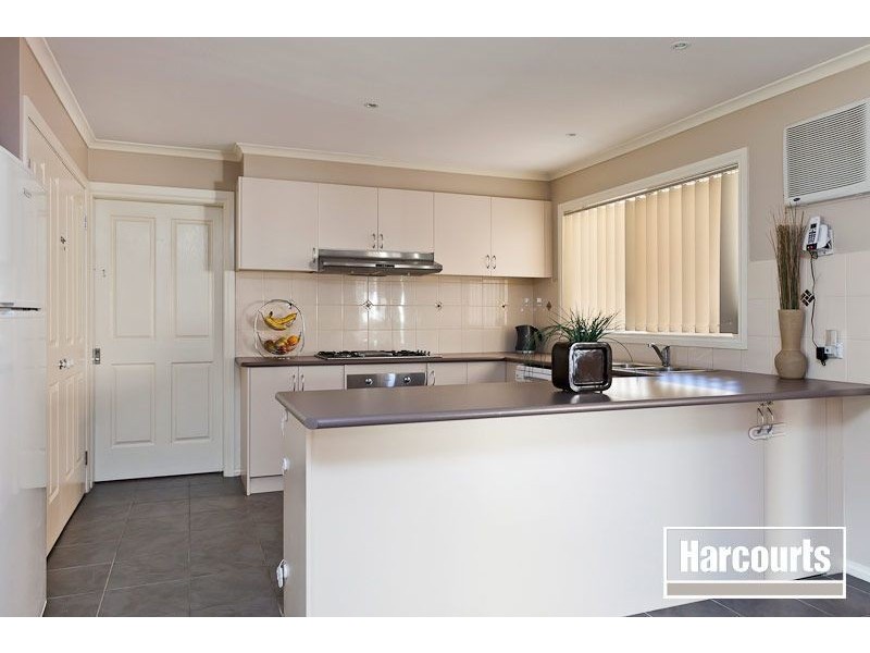 15 Teal Place, Pakenham VIC 3810