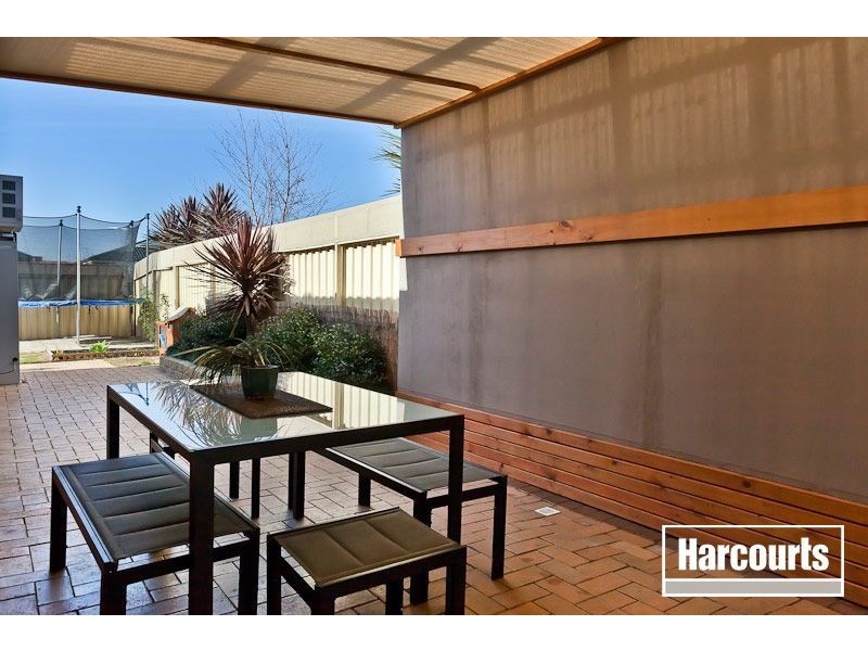 15 Teal Place, Pakenham VIC 3810