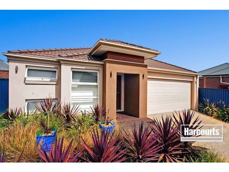 4 Dianella Close, Pakenham VIC 3810