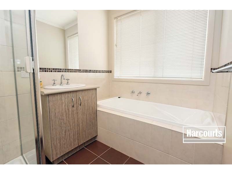 4 Dianella Close, Pakenham VIC 3810