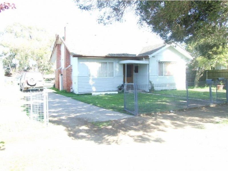 2 Rogers Street, Pakenham VIC 3810