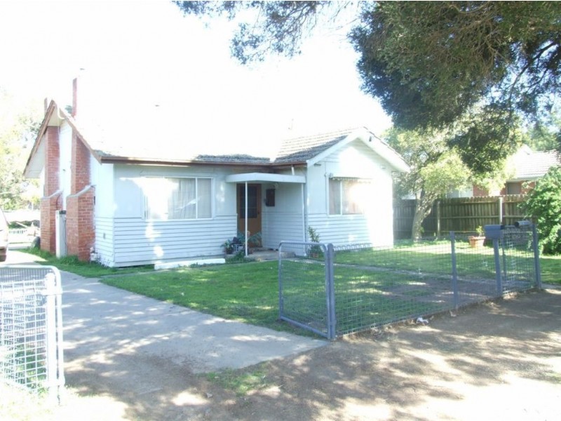 2 Rogers Street, Pakenham VIC 3810