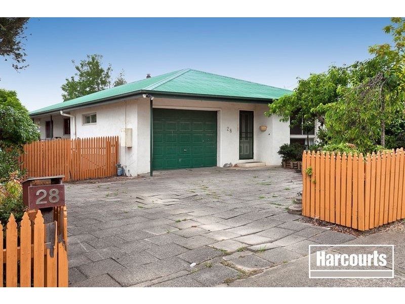 28 Leigh Drive, Pakenham VIC 3810