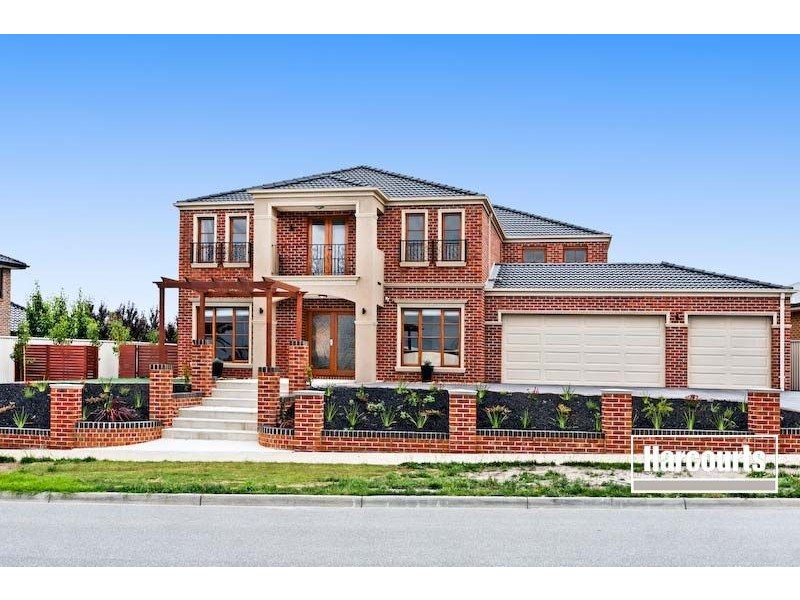 32 Clearwater Drive, Pakenham VIC 3810