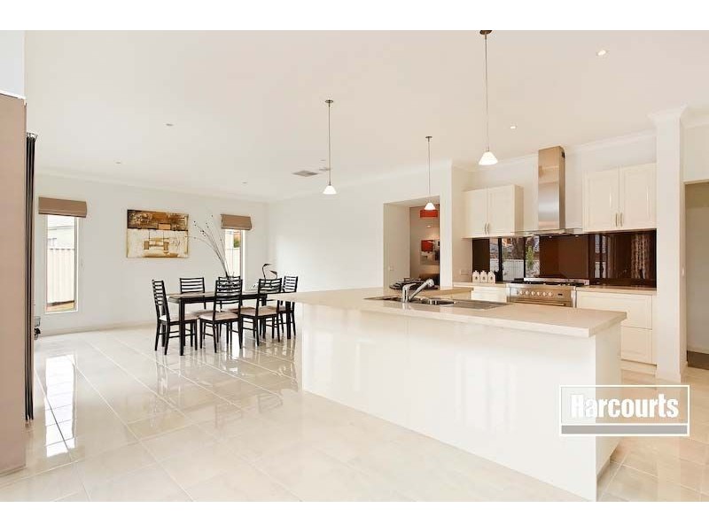 32 Clearwater Drive, Pakenham VIC 3810