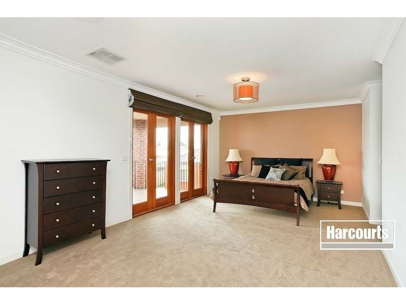 32 Clearwater Drive, Pakenham VIC 3810