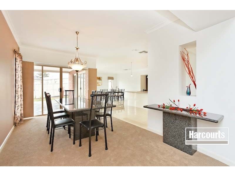 32 Clearwater Drive, Pakenham VIC 3810