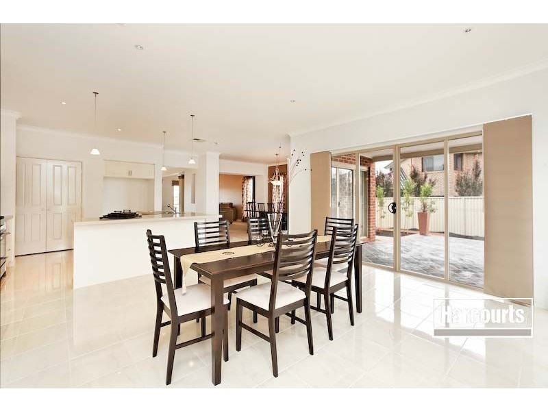 32 Clearwater Drive, Pakenham VIC 3810