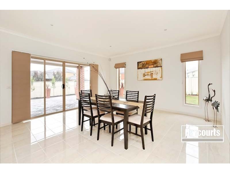 32 Clearwater Drive, Pakenham VIC 3810