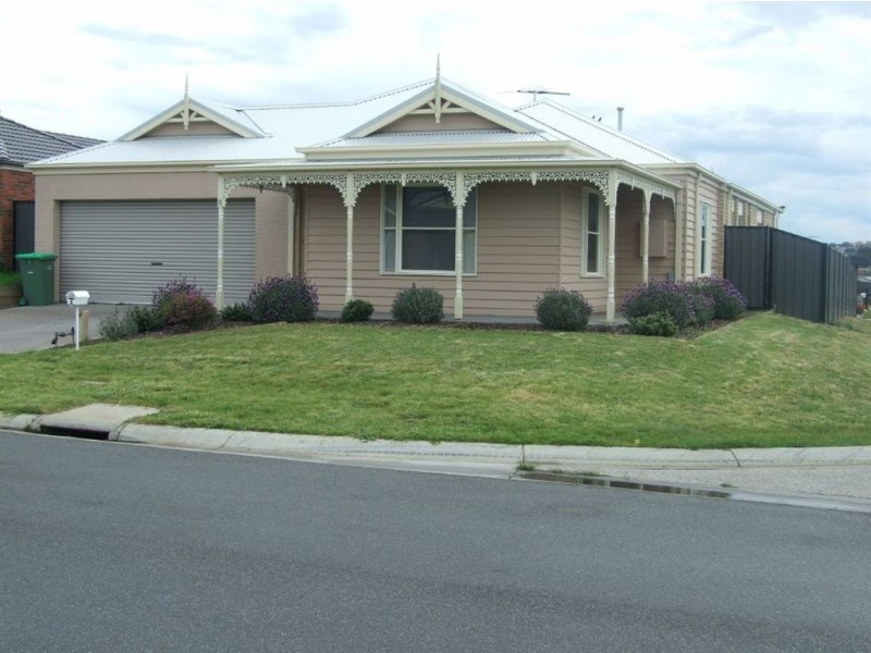 8 Killarney Crescent, Pakenham VIC 3810